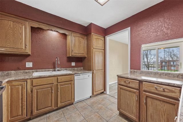 5712 Golden Court NE 60, Cedar Rapids, IA 52402