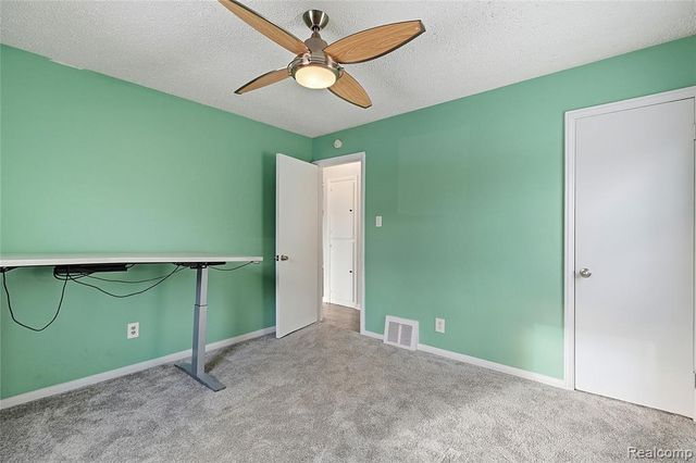 1596 W Marshall Street, Fenton, MI 48220