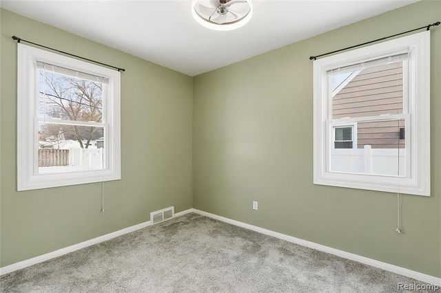 1596 W Marshall Street, Fenton, MI 48220