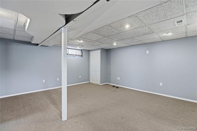 1596 W Marshall Street, Fenton, MI 48220