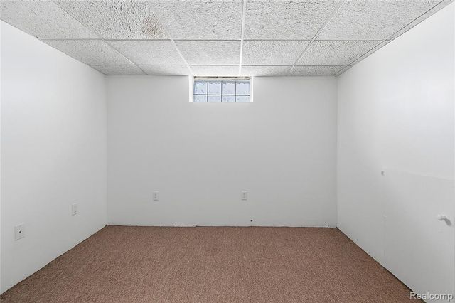 1596 W Marshall Street, Fenton, MI 48220