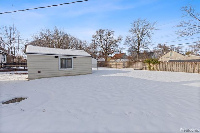 1596 W Marshall Street, Fenton, MI 48220