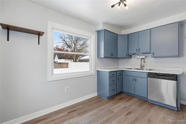 1596 W Marshall Street, Fenton, MI 48220