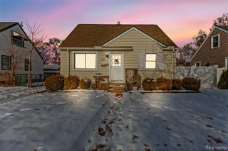 1596 W Marshall Street, Fenton, MI 48220