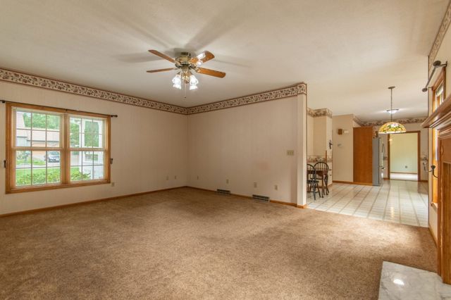 20 Nolan Lane, Agawam, MA 01030