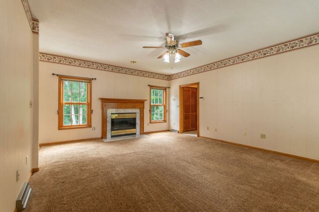 20 Nolan Lane, Agawam, MA 01030