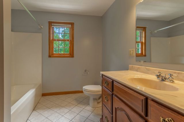 20 Nolan Lane, Agawam, MA 01030
