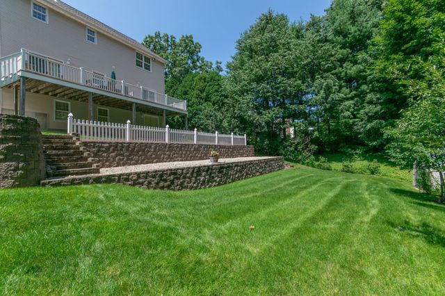 20 Nolan Lane, Agawam, MA 01030