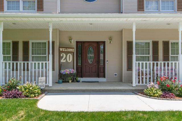 20 Nolan Lane, Agawam, MA 01030
