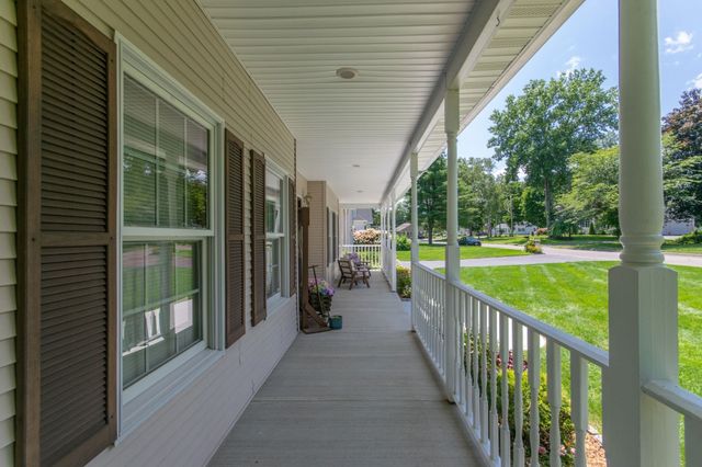 20 Nolan Lane, Agawam, MA 01030