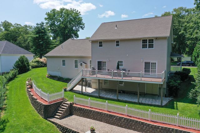 20 Nolan Lane, Agawam, MA 01030