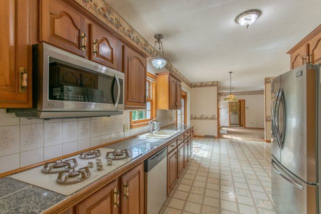 20 Nolan Lane, Agawam, MA 01030