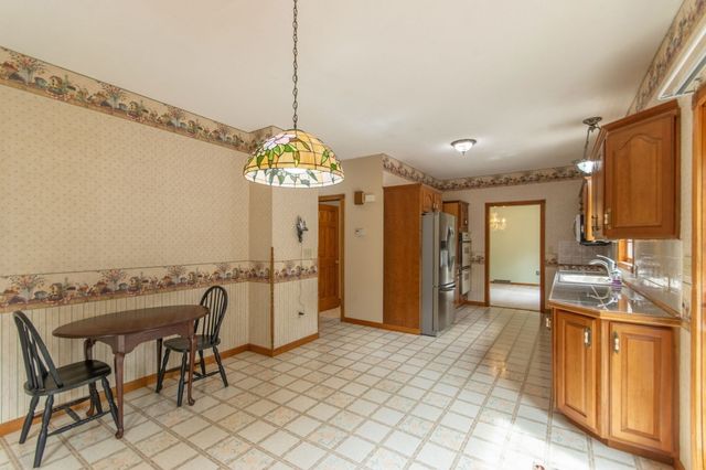 20 Nolan Lane, Agawam, MA 01030
