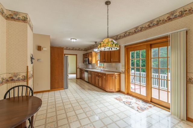 20 Nolan Lane, Agawam, MA 01030