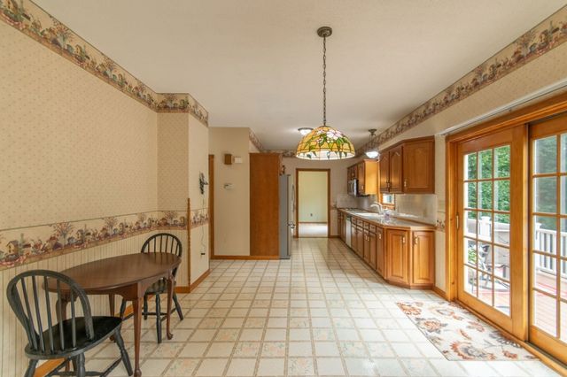 20 Nolan Lane, Agawam, MA 01030