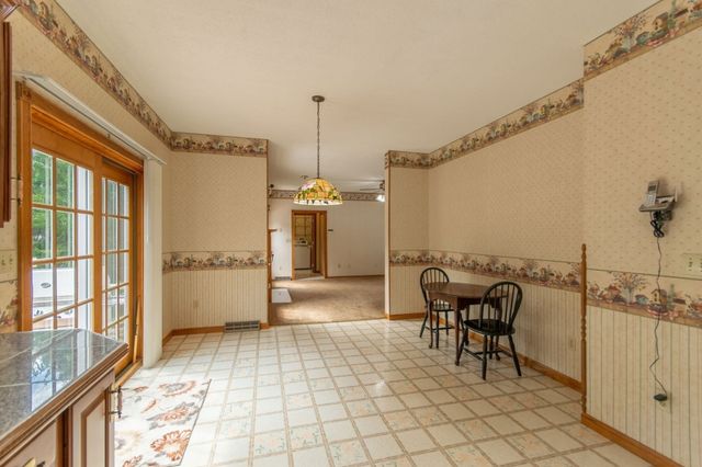 20 Nolan Lane, Agawam, MA 01030