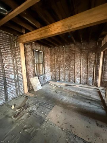 210 Berkeley Ave, Newark City, NJ 07107