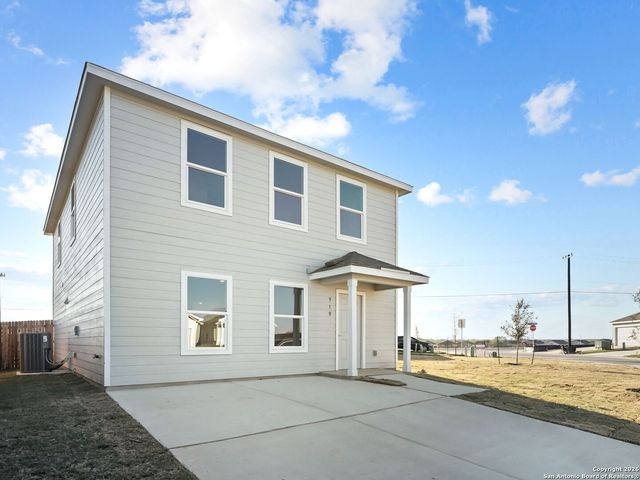 910 Stricker Path, San Antonio, TX 78221