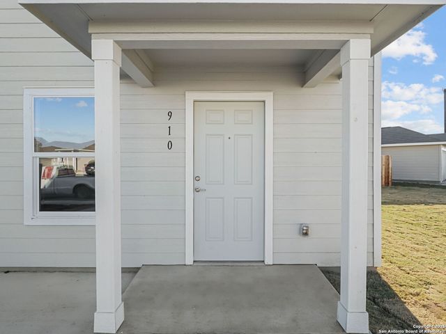 910 Stricker Path, San Antonio, TX 78221