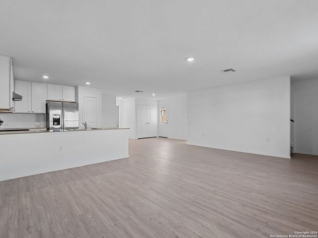 910 Stricker Path, San Antonio, TX 78221