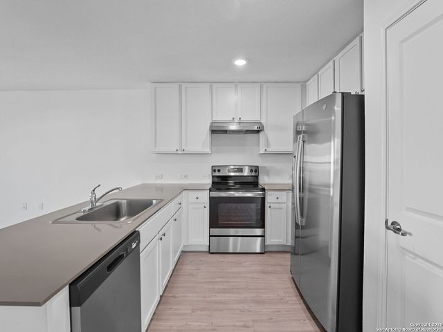 910 Stricker Path, San Antonio, TX 78221