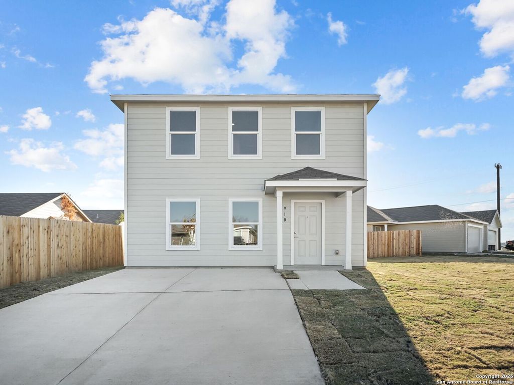 910 Stricker Path, San Antonio, TX 78221
