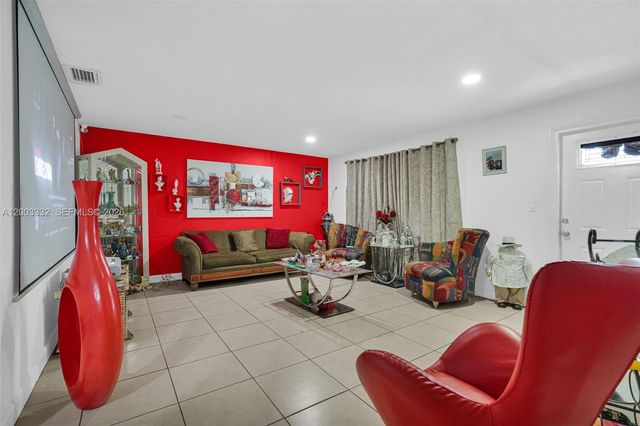 2650 W 8th Ave, Hialeah, FL 33010