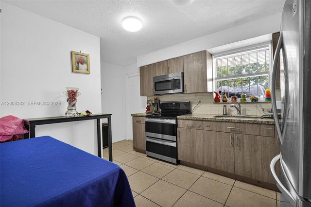 2650 W 8th Ave, Hialeah, FL 33010