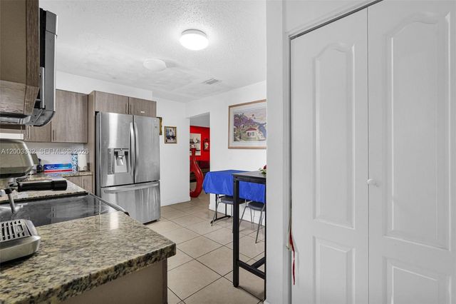 2650 W 8th Ave, Hialeah, FL 33010