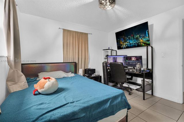 2650 W 8th Ave, Hialeah, FL 33010