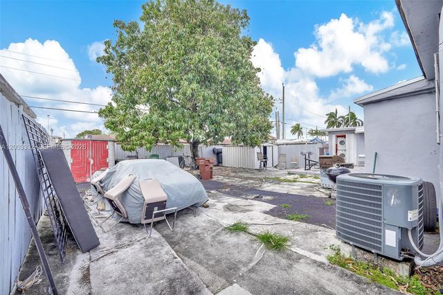 2650 W 8th Ave, Hialeah, FL 33010