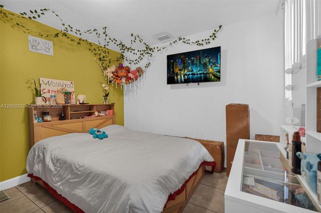 2650 W 8th Ave, Hialeah, FL 33010