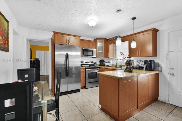 2650 W 8th Ave, Hialeah, FL 33010