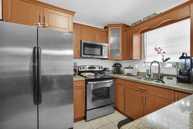 2650 W 8th Ave, Hialeah, FL 33010