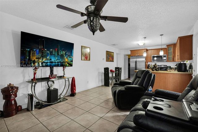 2650 W 8th Ave, Hialeah, FL 33010