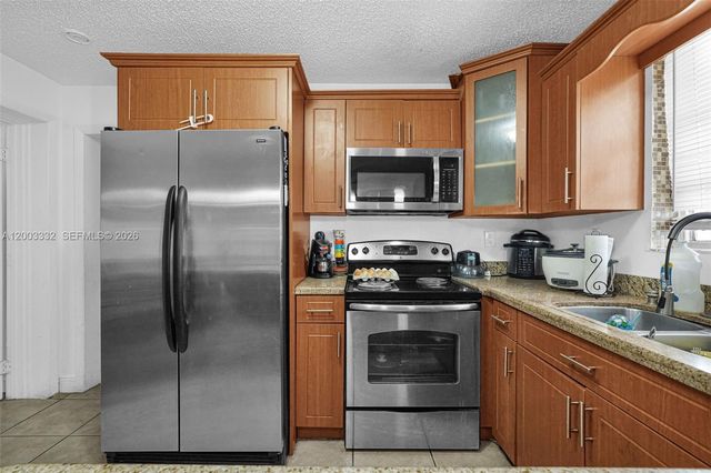 2650 W 8th Ave, Hialeah, FL 33010