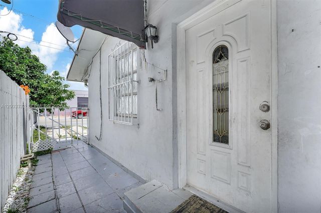 2650 W 8th Ave, Hialeah, FL 33010