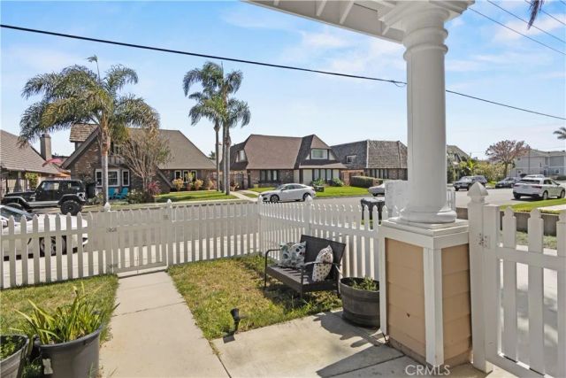 1813 Huntington Street, Huntington Beach, CA 92648