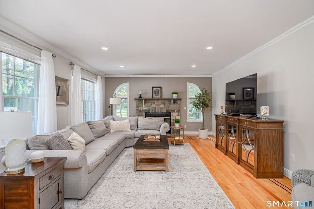 8 Woodridge Lane, New Fairfield, CT 06812