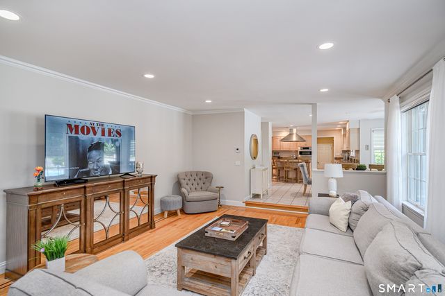 8 Woodridge Lane, New Fairfield, CT 06812