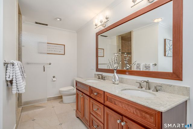 8 Woodridge Lane, New Fairfield, CT 06812