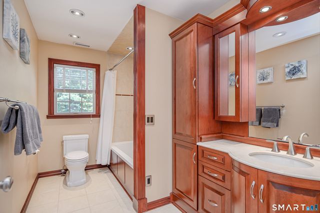 8 Woodridge Lane, New Fairfield, CT 06812