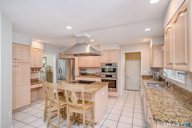 8 Woodridge Lane, New Fairfield, CT 06812