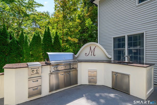 8 Woodridge Lane, New Fairfield, CT 06812