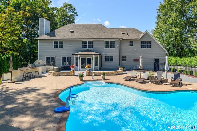 8 Woodridge Lane, New Fairfield, CT 06812