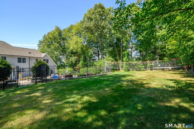 8 Woodridge Lane, New Fairfield, CT 06812