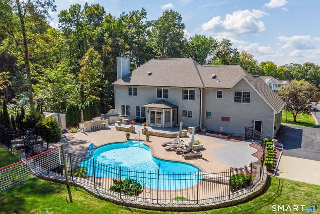 8 Woodridge Lane, New Fairfield, CT 06812