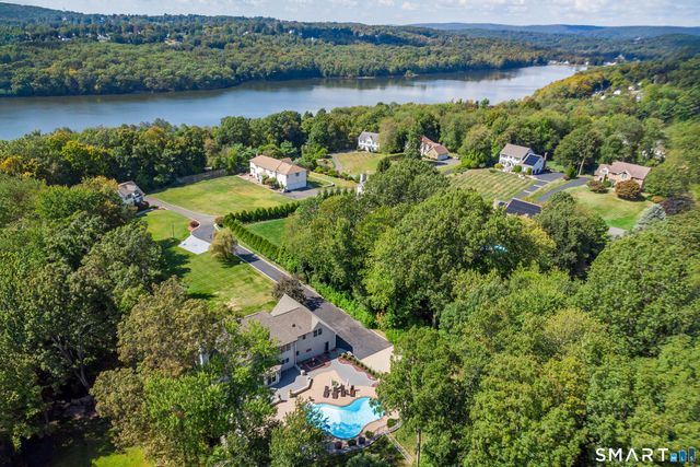 8 Woodridge Lane, New Fairfield, CT 06812