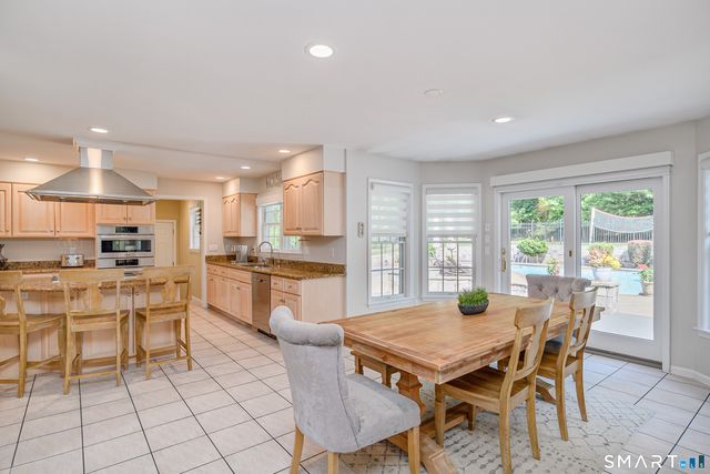 8 Woodridge Lane, New Fairfield, CT 06812