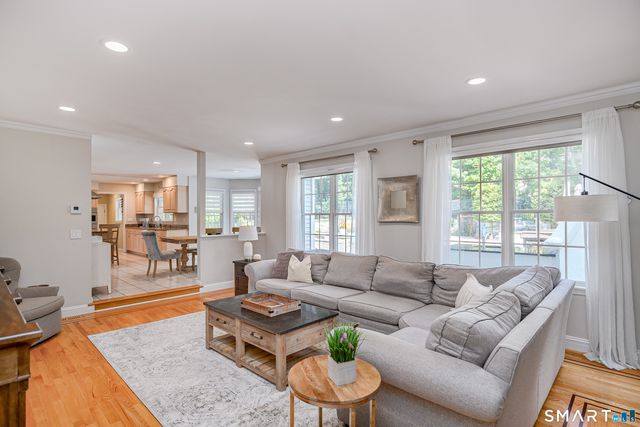 8 Woodridge Lane, New Fairfield, CT 06812